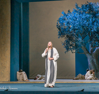 fileadmin/roha/images_galerie/orte_landschaft/Oberammergau/Passion/OBERA-PASS-0270-1854-01-D-roha-Oberammergau-Passion-Spiele-Jesus-Kreuz-Christus-Oelberg.png