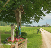 fileadmin/roha/images_galerie/orte_landschaft/Anger/Anger/SPO-E-BIKE-ANG-KKKM-MIT-0001-D-roha-Sport-E-Bike-Anger-Wegkreuz-Mitterweg.png