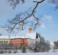 fileadmin/roha/images_galerie/orte_landschaft/Anger/Hoeglwoerth/AN-HOE-WIN-0038-2-D-roha-Anger-Hoeglwoerth-Kloster-See-Winter.png