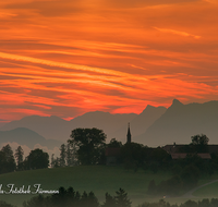 fileadmin/roha/images_galerie/stimmung-Sonne/Sonnenaufgang/SON-AU-STEINH-0017-D-roha-Sonnenaufgang-Anger-Steinhoegl-Kirche-Sonne-Gaisberg.png