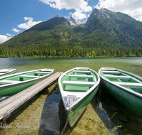 fileadmin/roha/images_galerie/orte_landschaft/Berchtesgaden/Ramsau/BGD-RA-HI-0025-01-D-roha-Berchtesgaden-Ramsau-Hintersee-Hochkalter-Wasser-Boot.png