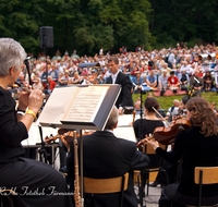 fileadmin/roha/images_galerie/musik/klassisch/MU-KL-PHIL-THUMS-0200-D-roha-Musik-klassisch-Philharmonie-Thumsee-brennt-A.png