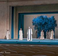 fileadmin/roha/images_galerie/orte_landschaft/Oberammergau/Passion/OBERA-PASS-0270-1850-01-D-roha-Oberammergau-Passion-Spiele-Jesus-Kreuz-Christus-Oelberg.png