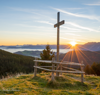 fileadmin/roha/images_galerie/orte_landschaft/Stoisser-Alm/SON-AU-STOISS-A-0003-0753-02-D-roha-Sonnenaufgang-Stoisser-Alm-Teisenberg.png