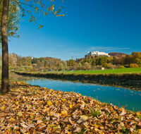 fileadmin/roha/images_galerie/orte_landschaft/Salzburg/Almkanal/SA-B-ALMK-0018-D-roha-Salzburg-Almkanal-Wasser-Festung-Herbst-Baum.png