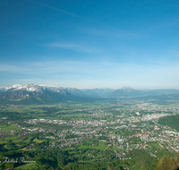 fileadmin/roha/images_galerie/orte_landschaft/Salzburg/Gaisberg-Flughafen-Wals/SA-GAISB-PAN-0100-D-roha-Salzburg-Gaisberg-Panorama-Watzmann-Untersberg-Hochstaufen.png