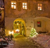 fileadmin/roha/images_galerie/brauchtum/Weihnachten/Christkindlmarkt-Bad-Reichenhall/BAD-REI-GRUT-CHRIST-0002-D-roha-Bad-Reichenhall-Burg-Gruttenstein-Christkindlmarkt-Winter.png