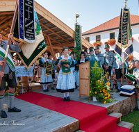 fileadmin/roha/images_galerie/orte_landschaft/Anger/Anger-Trachten-Musik-Fest/BR-FEST-ANG-MUS-TRACH-2018-08-19-1042-03-01-D-roha-Brauchtum-Fest-Anger-Trachtenverein-Musikkapelle-Festaltar.png