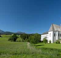 fileadmin/roha/images_galerie/orte_landschaft/Anger/Hoeglwoerth/AN-HOE-0097-06-D-roha-Anger-Hoeglwoerth-Kloster-Torhaus.png