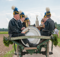 fileadmin/roha/images_galerie/brauchtum/Leonhardiritt/Holzhausen_01/Kaltblutfest/BR-PFRI-HOLZ-KALTBL-2015-1129-17-D-roha-Brauchtum-Kaltblut-Pferd-Holzhausen-Teisendorf-Knappen-Musik-Kapelle-Neukirchen.png