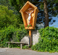 fileadmin/roha/images_galerie/kirche_religion/Piding/KKKM-PID-0003-04-D-roha-Wegkreuz-Piding.png