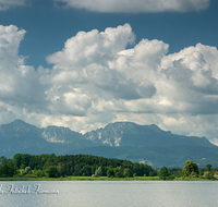 fileadmin/roha/images_galerie/orte_landschaft/Abtsdorf-Abtsdorfer-See/ABTS-SEE-0003-01-D-roha-Abtsdorfer-See-Hochstaufen-Zwiesel-Wolken.png