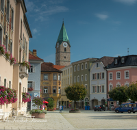 fileadmin/roha/images_galerie/orte_landschaft/Bad_Reichenhall/BAD-REI-RATH-0011-D-roha-Bad-Reichenhall-Rathaus-Platz-Fussgaengerzone.png