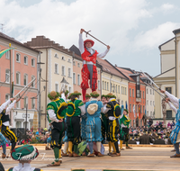 fileadmin/roha/images_galerie/brauchtum/Ostern/Schwertertanz/BR-OST-SCHWERT-2015-1504-D-M-roha-Brauchtum-Ostern-Schwertertanz-Traunstein.png