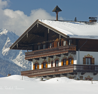 fileadmin/roha/images_galerie/orte_landschaft/Inzell/INZ-EINS-WIN-0006-D-roha-Inzell-Einsiedl-Winter-Bauernhaus.png