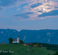 fileadmin/roha/images_galerie/orte_landschaft/Piding/PID-JOHAN-0005-D-roha-Piding-Johannishoegl-Abend-Mond-Untersberg.png