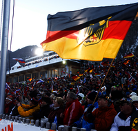 fileadmin/roha/images_galerie/Freizeit-Sport/Biathlon/SPO-BIATH-0057-D-roha-Sport-Biathlon-Ruhpolding-2010-Zuschauer-Jubel.png