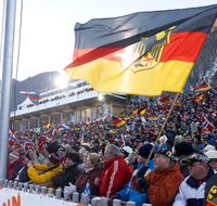 fileadmin/roha/images_galerie/Freizeit-Sport/Biathlon/SPO-BIATH-0057-D-roha-Sport-Biathlon-Ruhpolding-2010-Zuschauer-Jubel.png