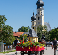 fileadmin/roha/images_galerie/orte_landschaft/Ainring/Trachtenfest/BR-FEST-FELDK-TRACH-2019-08-18-1159-01-D-roha-Brauchtum-Fest-Feldkirchen-Trachtenverein-Ainring-Festzug.png