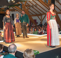 fileadmin/roha/Gautrachtenfest/Bilderglalerie/ab_2000/34-PICT0073-Modenschau-2.png