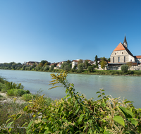 fileadmin/roha/images_galerie/orte_landschaft/Laufen/LAUF-BRUE-0024-D-roha-Laufen-Salzach-Stiftskirche-Bruecke-Fluss.png