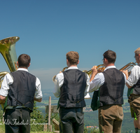 fileadmin/roha/images_galerie/musik/Blasmusik/Anger_-_Aufham/MU-BLA-FUER-IRLB-ANG-0001-D-roha-Musik-Blasmusik-Irlberg-Blaeser-Anger-Fuermann-Alm.png