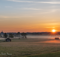 fileadmin/roha/images_galerie/orte_landschaft/Laufen/SO-AU-HAARM-0015-07-D-roha-Sonne-Sonnenaufgang-Haarmoos-Nebel.png