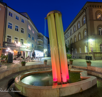 fileadmin/roha/images_galerie/orte_landschaft/Bad_Reichenhall/BAD-REI-NACHT-0001-01-D-M-roha-Bad-Reichenhall-Nacht-Angerer-Brunnen-Fussgaengerzone.png