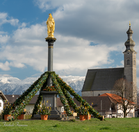 fileadmin/roha/images_galerie/orte_landschaft/Anger/Anger/BR-OST-ANG-MA-SAEU-0003-01-D-roha-Brauchtum-Ostern-Anger-Mariensaeule.png