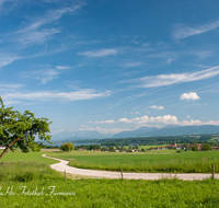 fileadmin/roha/images_galerie/orte_landschaft/Waging/WAG-SEE-0005-2-D-roha-Waginger-See-Panorama-Bicheln-Untersberg-Hochstaufen_Zwiesel-Weg.png