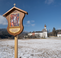 fileadmin/roha/images_galerie/kirche_religion/Anger/Hoeglwoerth-Kreuzweg/KKKM-ANG-HOEGLW-KR-12-0002-D-roha-Kreuzweg-Station-Anger-Hoeglwoerth-Kloster.png