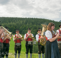 fileadmin/roha/images_galerie/musik/Blasmusik/Anger_-_Aufham/MU-BLA-ANG-BERG-ALMF-1037-02-D-roha-Musik-Blasmusik-Musikkapelle-Anger-Bergschuetzen-Fuermann-Alm-Fest.png