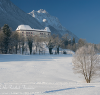 fileadmin/roha/images_galerie/orte_landschaft/Piding/PID-STAUFENECK-0044-D-roha-Piding-Staufeneck-Schloss-Hochstaufen-Winter-Schnee-Loipe.png