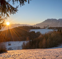 fileadmin/roha/images_galerie/stimmung-Sonne/Sonnenaufgang/SON-AU-JOH-WI-0001-0731-01-D-roha-Sonnenaufgang-Piding-Johannishoegl-Winter-Neubichler-Alm.png