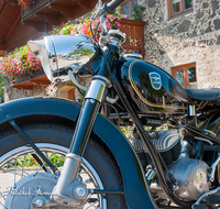 fileadmin/roha/images_galerie/arbeit_technik/TECHN-OLDT-MEH-MO-0001-D-roha-Technik-Oldtimer-Motorrad-Mehring-Bauernhaus.png