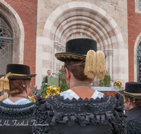 fileadmin/roha/images_galerie/brauchtum/Tracht/BR-TRACH-GAUF-REI-0005-D-roha-Brauchtum-Tracht-Gaufest-Bad-Reichenhall-Roeckifrauen-Alte-Saline.png