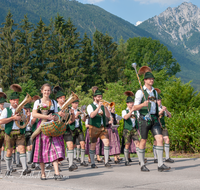 fileadmin/roha/images_galerie/musik/Blasmusik/Anger_-_Aufham/MU-BLA-AUF-PID-2018-0952-05-D-roha-Musik-Blasmusik-Aufham-Piding-Hochstaufen-Festzug.png