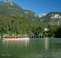 fileadmin/roha/images_galerie/orte_landschaft/Berchtesgaden/Koenigssee/BGD-KOE-SEELAEN-0001-11-D-roha-Berchtesgaden-Koenigssee-Seelaende-Bootshuette.png