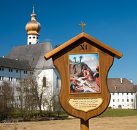 fileadmin/roha/images_galerie/kirche_religion/Anger/Hoeglwoerth-Kreuzweg/KKKM-ANG-HOEGLW-KR-11-0001-D-roha-Kreuzweg-Station-Anger-Hoeglwoerth-Kloster.png