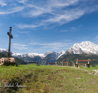 fileadmin/roha/images_galerie/orte_landschaft/Berchtesgaden/Jenner-Schoenau/BGD-SCHOEN-BRANDK-0008-D-roha-Berchtesgaden-Schoenau-Watzmann-Gipfelkreuz-Bank.png