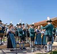 fileadmin/roha/images_galerie/orte_landschaft/Teisendorf/Neukirchen/Trachtenfest-Neukirchen-2019/BR-FEST-NEUK-TRACH-2019-08-11-1015-D-roha-Brauchtum-Fest-Neukirchen-Trachtenverein-Musikkapelle.png