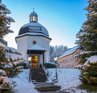 fileadmin/roha/images_galerie/orte_landschaft/Oberndorf_-_Oesterreich/OBERND-STILL-OESTERR-0034-1632-D-roha-Oberndorf-Oesterreich-Stille-Nacht-Kapelle-Weihnachten.png