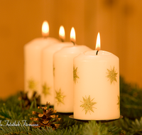 fileadmin/roha/images_galerie/brauchtum/Weihnachten/BR-WEIH-KERZE-0017-D-roha-Brauchtum-Weihnachten-Kerzen-Advent-Kranz-Flamme-Tannenzweig.png