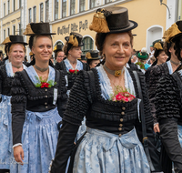 fileadmin/roha/Gautrachtenfest/Bilderglalerie/Gaufest-2023/Festsonntag/BR-GAUFEST-TEIS-2023-3-1156-11-D-roha-Tracht-Gaufest-Teisendorf.png