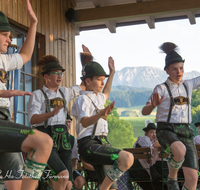 fileadmin/roha/images_galerie/brauchtum/Tracht/Trachtenverein_Anger/BR-TRACH-ANG-20160701-2054-01-D-roha-Brauchtum-Tracht-Anger-Hoeglwoerth-Plattler.png