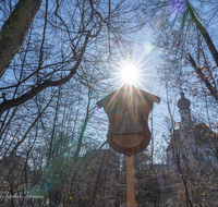 fileadmin/roha/images_galerie/kirche_religion/Anger/Hoeglwoerth-Kreuzweg/KKKM-ANG-HOEGLW-KR-2-0002-D-roha-Kreuzweg-Station-Anger-Hoeglwoerth-Kloster.png