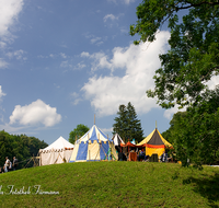 fileadmin/roha/images_galerie/brauchtum/Ritter-Mittelalter/BR-MITTELALT-PID-0008-D-roha-Brauchtum-Mittelalterfest-Piding-Schloss-Staufeneck-Zelt.png