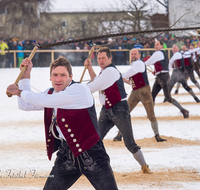 fileadmin/roha/images_galerie/brauchtum/Schnalzen/Schoenram-Gauschnalzen/BR-SCHNA-300-1358-01-D-roha-Brauchtum-Aper-Schnalzen-Goassl-Schoenram-Winter-Rupertigau-Rupertiwinkel-Holzhausen.png