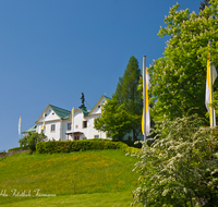 fileadmin/roha/images_galerie/orte_landschaft/Siegsdorf/SIE-MA-KLO-0001-D-roha-Siegsdorf-Maria-Eck-Kloster-Blumenwiese.png