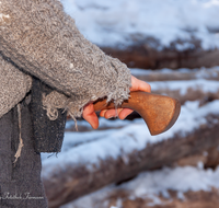 fileadmin/roha/images_galerie/Landwirtschaft/Forst-Holzknecht/HOLZKNE-HAM-0015-1220-13-D-roha-Holzknecht-Schlitten-Winter-Siegsdorf-Hammer-Winterzug.png